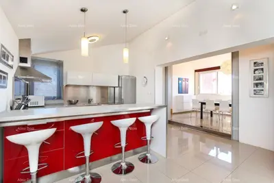 Kuća 350 m², Ližnjan - centar i mirna lokacija - 7
