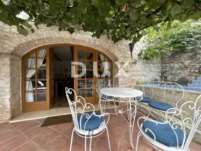 Haus 281 m², Poreč - 4 km vom Meer und zwei Steinhäuser - 3