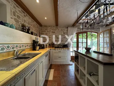 Haus 281 m², Poreč - 4 km vom Meer und zwei Steinhäuser - 21