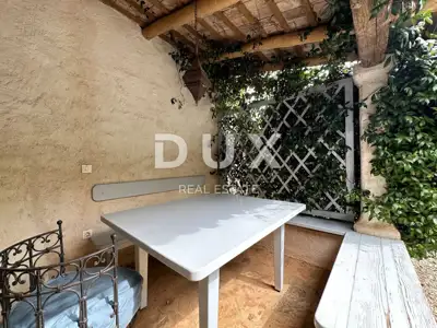 Haus 281 m², Poreč - 4 km vom Meer und zwei Steinhäuser - 17