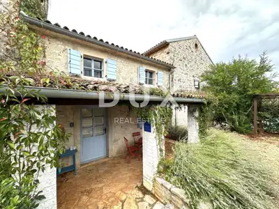 Haus 281 m², Poreč - 4 km vom Meer und zwei Steinhäuser - 4