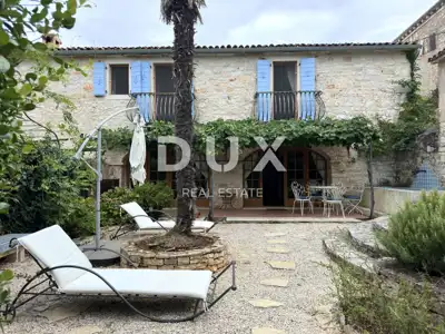 Haus 281 m², Poreč - 4 km vom Meer und zwei Steinhäuser - 2