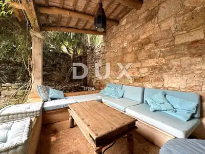 Haus 281 m², Poreč - 4 km vom Meer und zwei Steinhäuser - 15