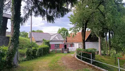 Kuća 97 m², Ogulin - mirna ulica i voćnjak