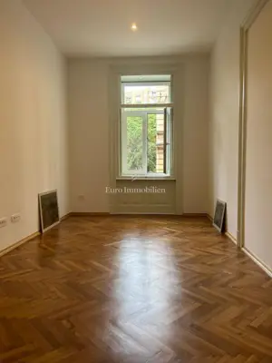 Apartment 81 m², Rijeka Centar - elegant layout and high ceilings - 3