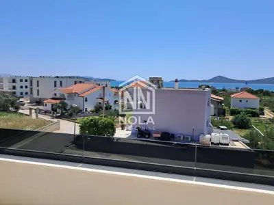 Vodice prostran stan na i. katu s terasom i dva parkirna mjesta, 350 - 4