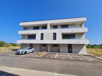 Wohnung im 2. Stock eines Neubaus in Pula - 7