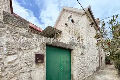 Kamena kuća 162 m², Kaštel Stari - povijesna jezgra
