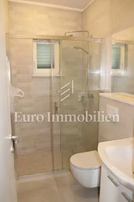 Kuća u Betini, blizu centra, dva apartmana - 12