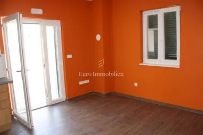 Kuća u Betini, blizu centra, dva apartmana - 5