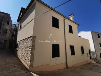 Kuća u Betini, blizu centra, dva apartmana