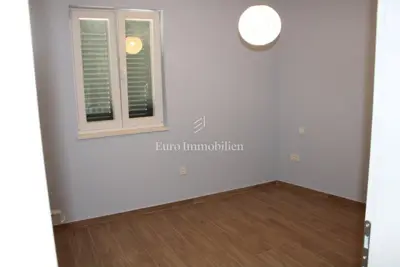 Kuća u Betini, blizu centra, dva apartmana - 8
