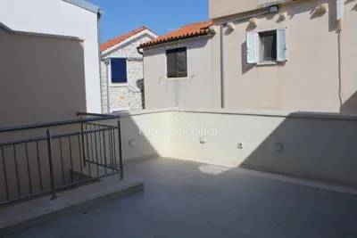 Kuća u Betini, blizu centra, dva apartmana - 15