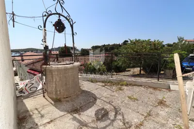 Kuća u Vrsaru, pogled na more i vrhunska lokacija