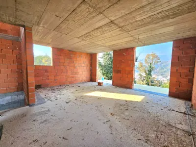 PRODAJA, KUĆA, REMETE, REMETSKI KAMENJAK, ROH-BAU, 160 m² NKP.