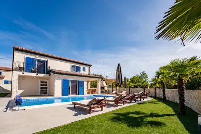 Kuća 184 m², Dobrinj - bazen i terasa - 2
