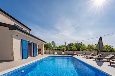 Kuća 184 m², Dobrinj - bazen i terasa - 3