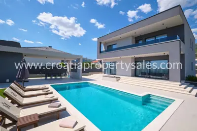 Vila 324 m², Kaštela - pogled na more i bazen