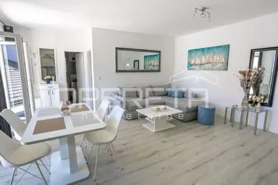 Villa 350 m², Tribunj by the waterfront - first row to the sea - 9