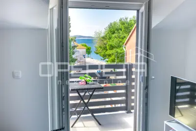 Villa 350 m², Tribunj by the waterfront - first row to the sea - 11