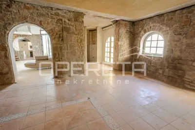 Villa 350 m², Tribunj by the waterfront - first row to the sea - 17