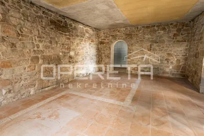 Villa 350 m², Tribunj by the waterfront - first row to the sea - 13