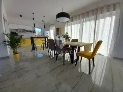Kuća 125 m², Marčana okolica - bazen i terasa - 6
