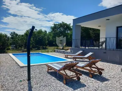 Kuća 125 m², Marčana okolica - bazen i terasa - 4