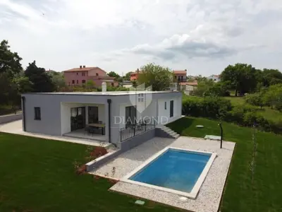 Kuća 125 m², Marčana okolica - bazen i terasa