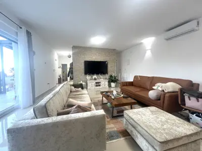 Haus zum Kauf in Zamet, 240 m² - 18