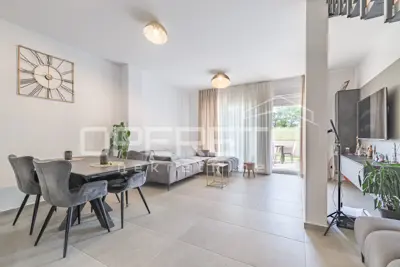 Stan 123 m², Novigrad - miran dio blizu centra i mora