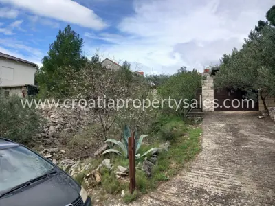 Građevinsko zemljište 380 m², otok Brač - 300 m od mora