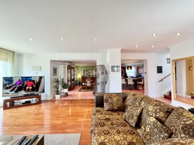 Wohnung 296 m², Kastav-Brestovice, zweigeschossig mit Blick