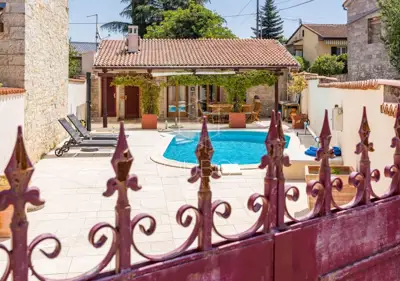 Istria, Kanfanar - Stone houses with a pool
