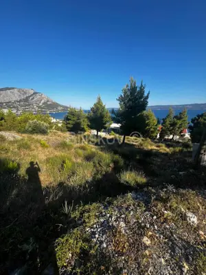 Zemljište 1.700 m², Duće - pogled na more i blizina plaže