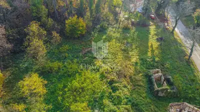 Bauland 1.498 m², Oprtalj - ruhige Umgebung