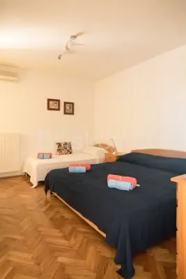 Kuća 375 m², Supetar - idealna za turističku djelatnost - 20
