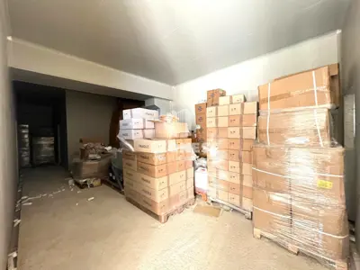 Produktions- und Geschäftshalle 621 m², Novigrad, Aufzug und Nutzungsgenehmigung