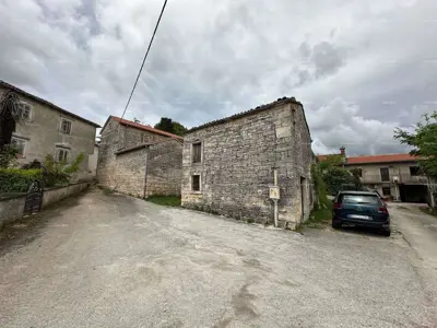 Steinhäuser, Poreč, großer Garten und Potenzial für eine Renovierung - 3