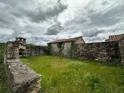 Steinhäuser, Poreč, großer Garten und Potenzial für eine Renovierung - 4