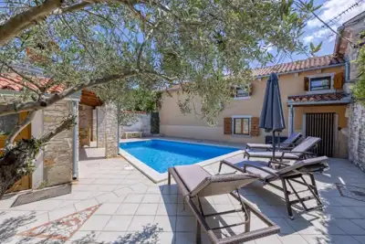House 145 m², Marčana - pool and landscaped yard - 2