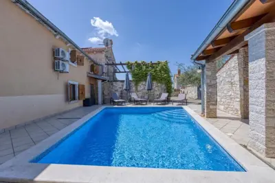 House 145 m², Marčana - pool and landscaped yard - 5