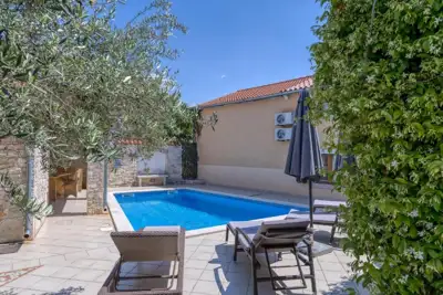 House 145 m², Marčana - pool and landscaped yard - 4