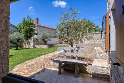 House 145 m², Marčana - pool and landscaped yard - 7