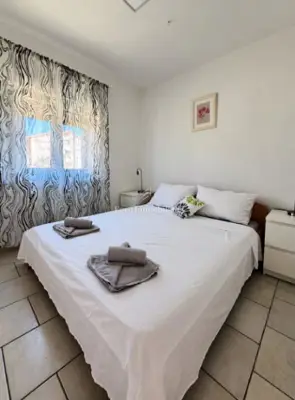 House 233 m², Novalja - 5 apartments and pool - 10