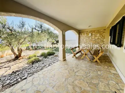 Stan, Brač, 46 m², 2-soban, 207 000 €