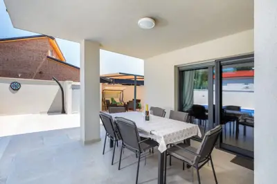 Kuća 170 m², Medulin - bazen i 550 m do mora - 8