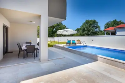 Kuća 170 m², Medulin - bazen i 550 m do mora - 3