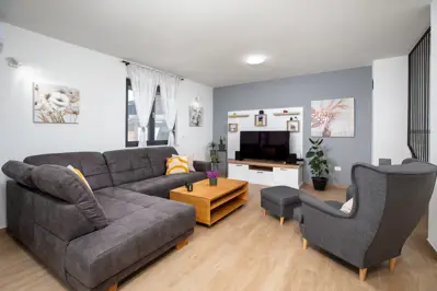 Kuća 170 m², Medulin - bazen i 550 m do mora - 11