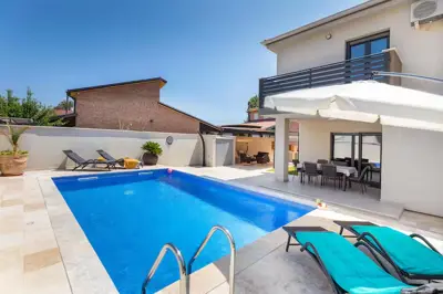Haus 170 m², Medulin - Pool und 550 m bis zum Meer